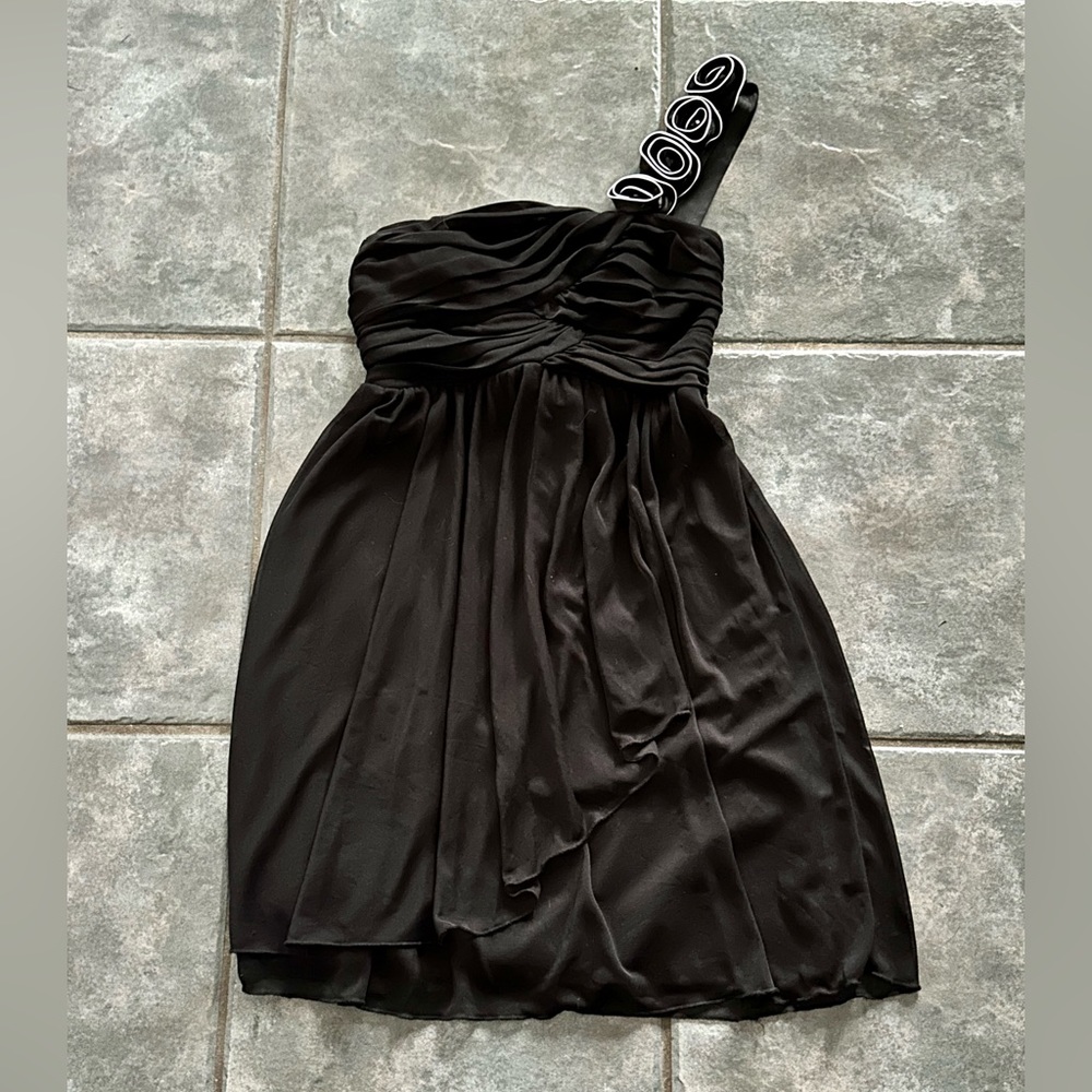 One strap dress perfect for prom wedding or a night out